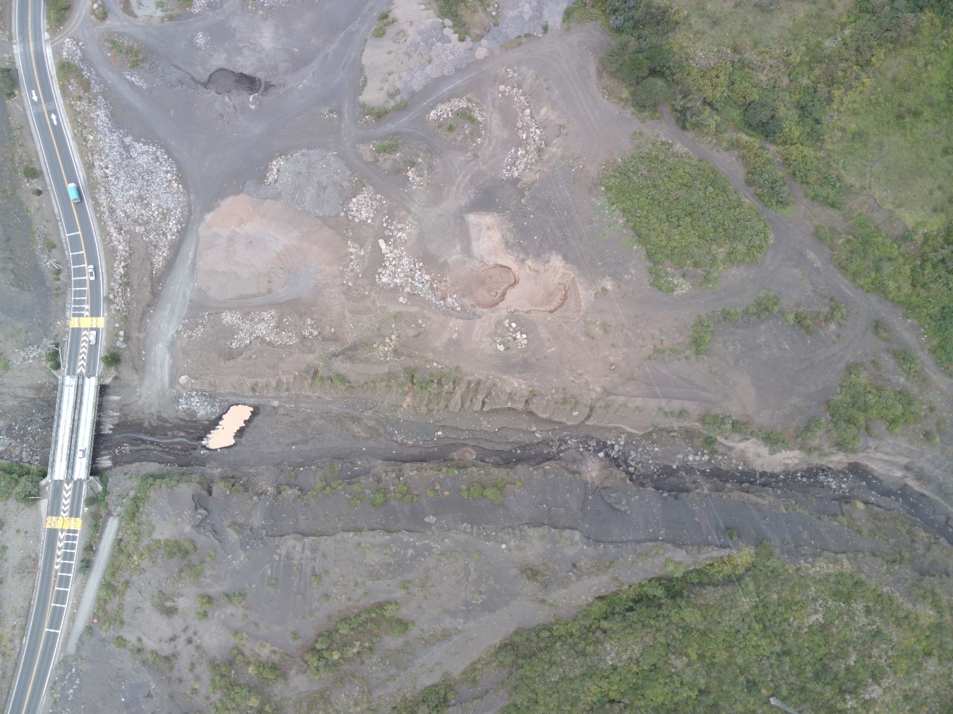 Campañas de toma de fotografías Aéreas en las zonas de los volcanes Cayambe, Cotopaxi y Tungurahua