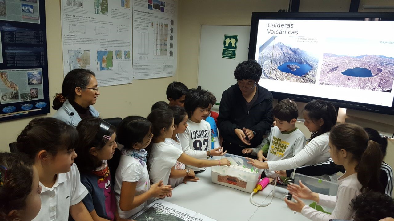 Estudiantes de La Condamine visitan el Instituto Geofísico