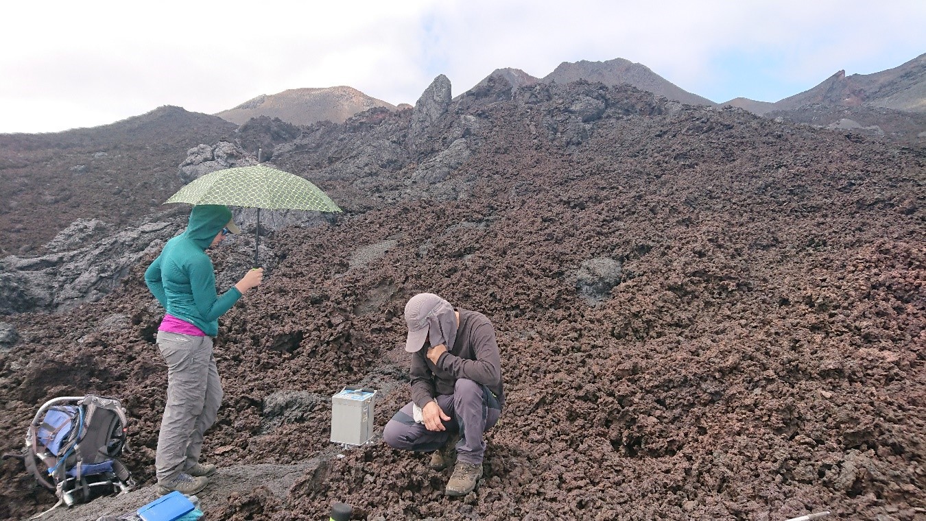 Campaña de gravimetría, muestreo geoquímico y trabajos geológicos asociados al reciente proceso eruptivo del volcán Sierra Negra