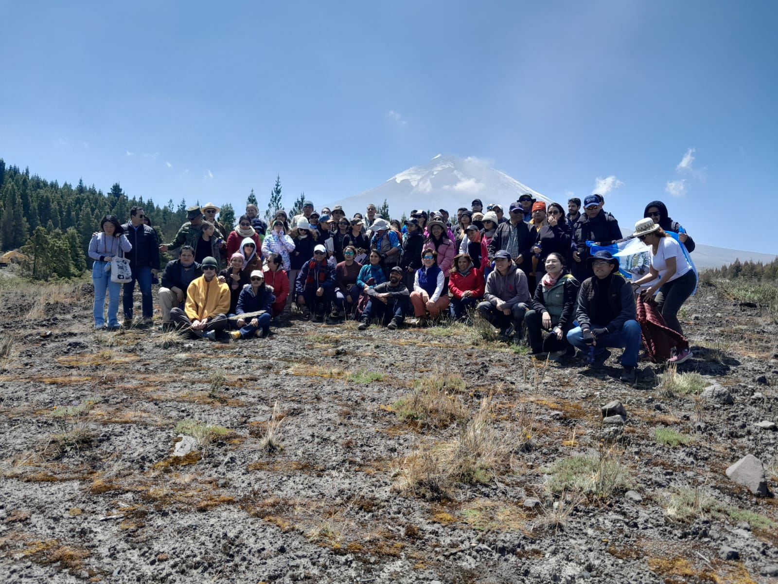 Salida de campo al volcán Cotopaxi en el contexto del evento internacional AmeriGEO 2024 (Quito-Ecuador)